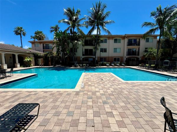 Village East, 2107 SE 10th Ave #814, Fort Lauderdale, Florida 33316, image 1