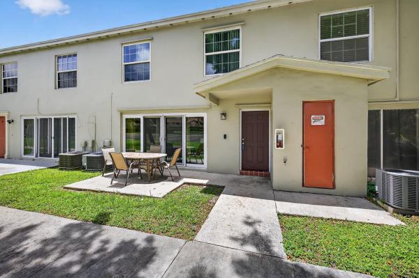5850 NW 57th Ave #5, Tamarac, Florida 33319, image 1