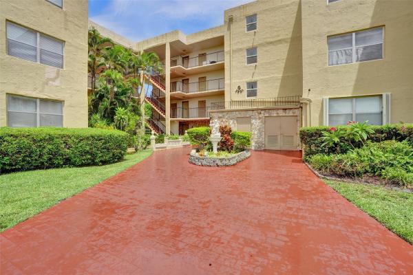 Somerset, 2801 Somerset Dr #101, Lauderdale Lakes, Florida 33311, image 1