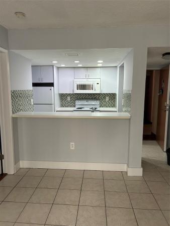 Las Brisas At Country Club Of Miami, 7035 NW 186th St #D111, Hialeah, Florida 33015, image 1