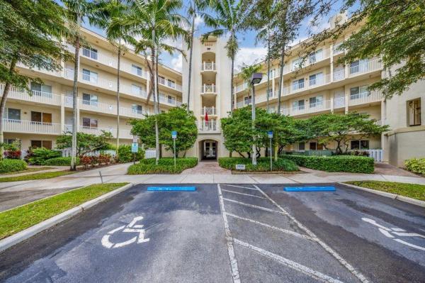 Royal Point At Palm-Aire, 3600 Oaks Clubhouse Dr #302, Pompano Beach, Florida 33069, image 1
