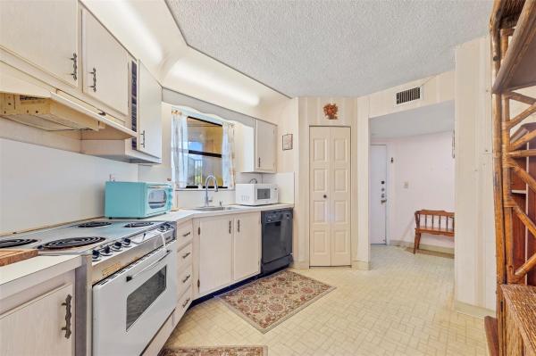 Plantation Club, 6555 W Broward Blvd #111, Plantation, Florida 33317, image 1