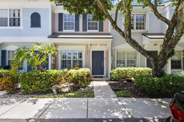 3275 Festival Dr, Pompano Beach, Florida 33063, image 1