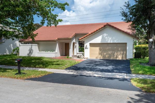 1041 Amherst Ave, Davie, Florida 33325, image 1