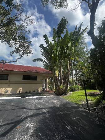 Cocoranda Townhomes, 718 SW 88th Ter, Plantation, Florida 33324, image 1