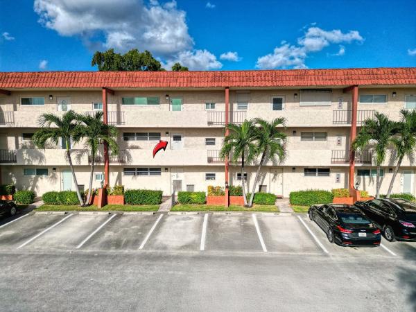 Hollybrook Golf & Tennis Club, 8980 S Hollybrook Blvd #204, Pembroke Pines, Florida 33025, image 1