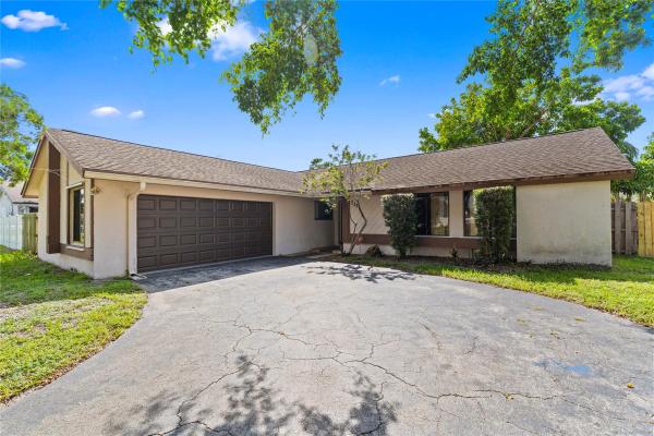 Tanglewood Lakes, 711 SW 95th Ter, Pembroke Pines, Florida 33025, image 1