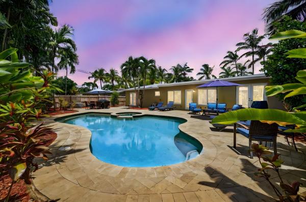 Lloyd Estates, 380 NW 35th Ct, Oakland Park, Florida 33309, image 1