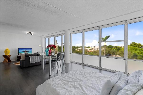 King Cole, 900 Bay Dr 313, Miami Beach, Florida 33141, image 1