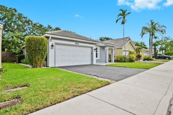 8951 Lake Park Cir, Fort Lauderdale, Florida 33328, image 1