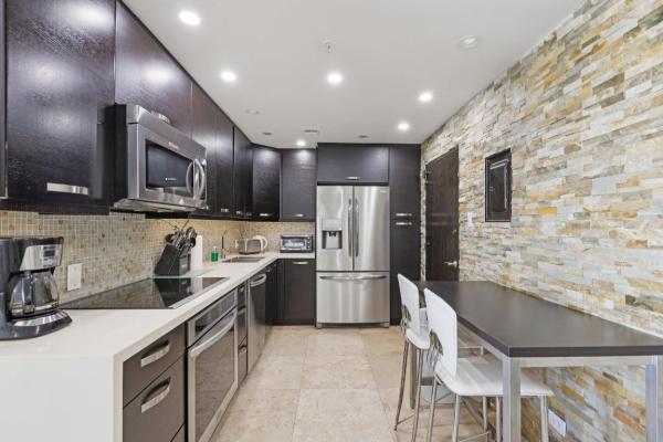 The Pavilion, 5601 Collins Ave 1716, Miami Beach, Florida 33140, image 1