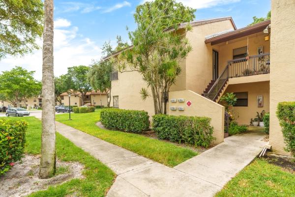 Karanda Village 3, 3767 Cocoplum Cir #3572, Coconut Creek, Florida 33063, image 1