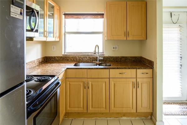 Sunrise Lakes 3, 9750 Sunrise Lakes Blvd #211, Sunrise, Florida 33322, image 1