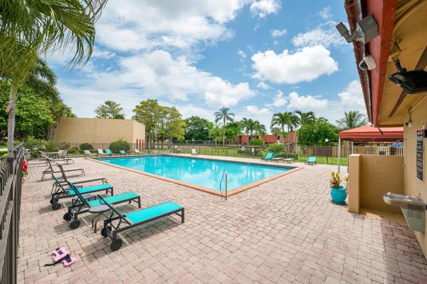 Banyan Lake, 22940 Oxford Pl #B, Boca Raton, Florida 33433, image 1