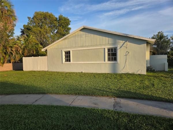 Lakewood On The Green, 5380 Lakewood Cir S #F, Margate, Florida 33063, image 2