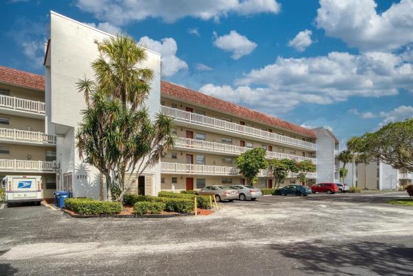 Las Vistas In Inverrary, 3776 Inverrary Blvd #308R, Lauderhill, Florida 33319, image 1