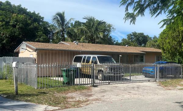 427 NE 160th St, Miami, Florida 33162, image 1