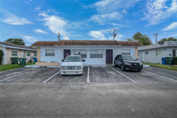 Boniello Gardens, 210 -216 NE 40th St, Oakland Park, Florida 33334, image 1
