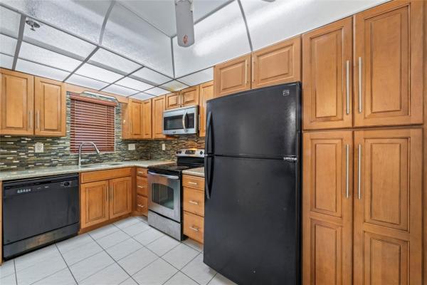 Rolling Hills Golf And Tennis Club, 3150 W Rolling Hills Cir #210, Davie, Florida 33328, image 2