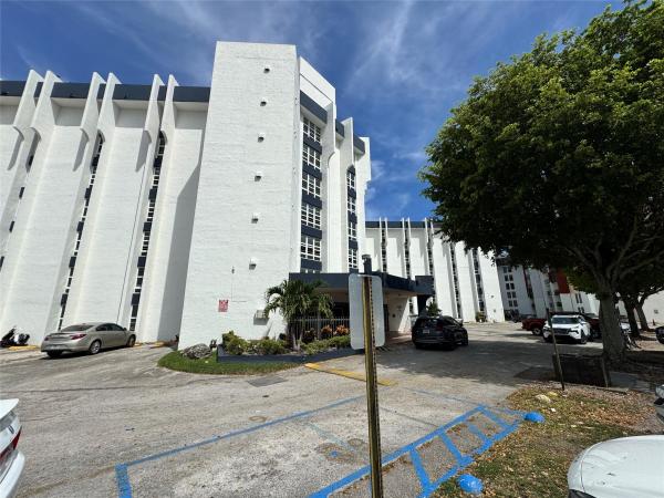 9688 W Fontainebleau Blvd #211, Unincorporated Dade County, Florida 33172, image 1