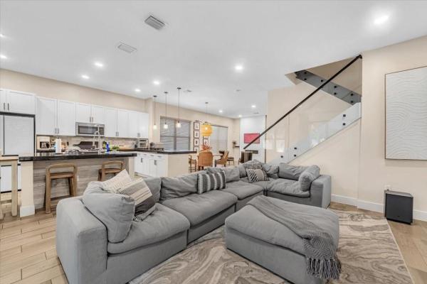 Bonterra, 9872 W 34th Ln, Hialeah, Florida 33018, image 2