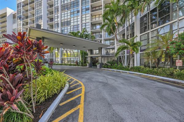 Oceanview Park, 800 Parkview Dr #1001, Hallandale Beach, Florida 33009, image 1