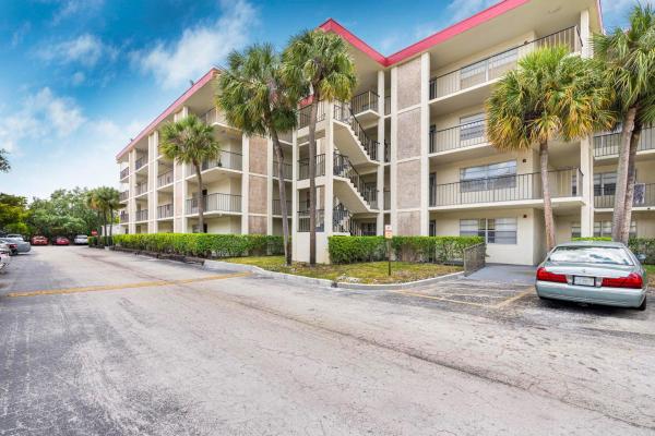 Cypress Chase, 3000 NW 48th Ter #423, Lauderdale Lakes, Florida 33313, image 1