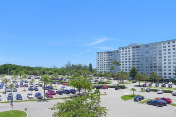 Hillcrest, 4001 Hillcrest Dr #407, Hollywood, Florida 33021, image 2