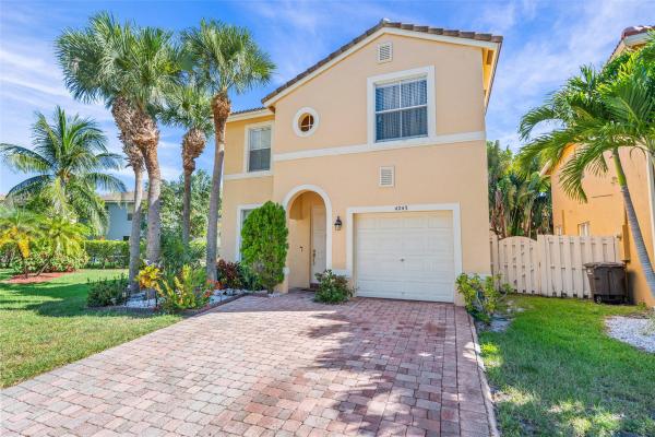 Tahoe At Lakes Of Laguna, 4243 Lake Tahoe Cir, West Palm Beach, Florida 33409, image 1