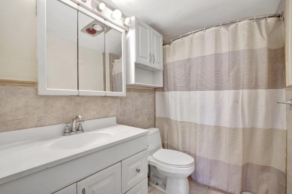 Crossroads, 917 NE 16th Ave #7, Fort Lauderdale, Florida 33304, image 2