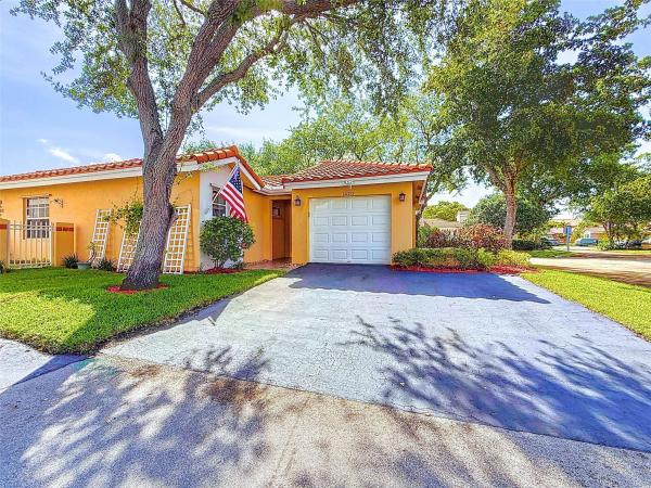 Garden Homes At Country Isles, 1420 Seagrape Cir, Weston, Florida 33326, image 1