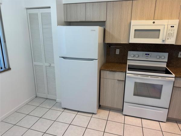 Water Chase At Cypress Bend, 2334 S Cypress Bend Dr #208, Pompano Beach, Florida 33069, image 1