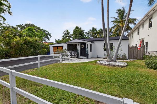 Pinewood Place, 519 SW 9th St, Fort Lauderdale, Florida 33315, image 1