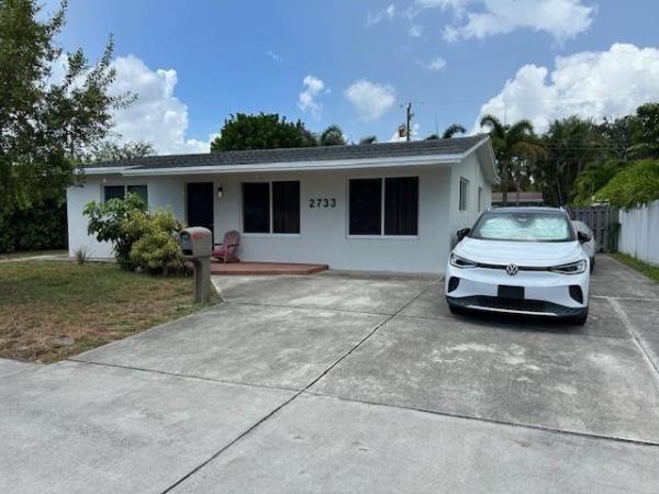 Tropical Manors, 2733 NE 6th Ave, Wilton Manors, Florida 33334, image 1
