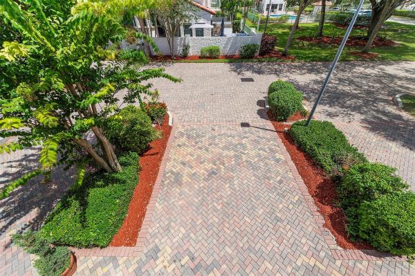 The Oaks At Hidden Harbour, 2924 Hidden Harbour Ct, Dania Beach, Florida 33312, image 2
