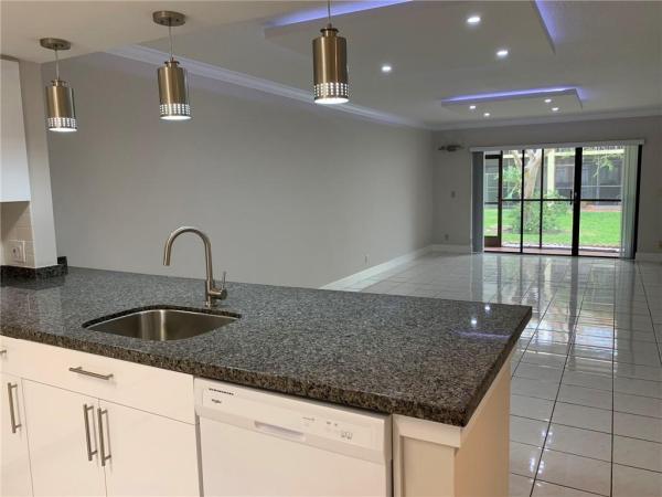 Weston Lakes 21, 434 Lakeview Dr #105, Weston, Florida 33326, image 1