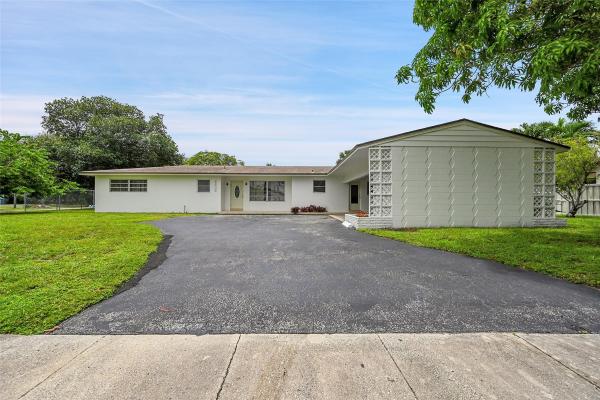 Plantation Gardens, 6602 NW 9th St, Plantation, Florida 33317, image 1