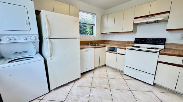 The Club Quarters At Raintree, 1200 SW 113th Ter #204, Pembroke Pines, Florida 33025, image 1