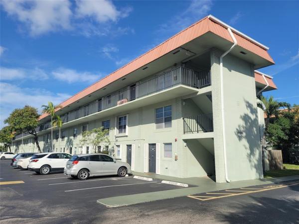 The Racquet Club, 805 W Oakland Park Blvd #E7, Oakland Park, Florida 33311, image 1