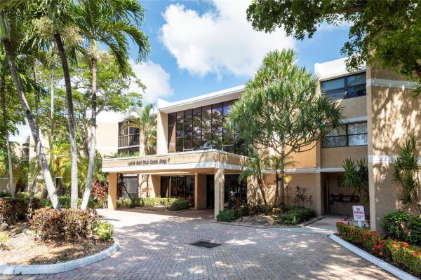 Country Club Village, 16325 Golf Club Rd #210, Weston, Florida 33326, image 1