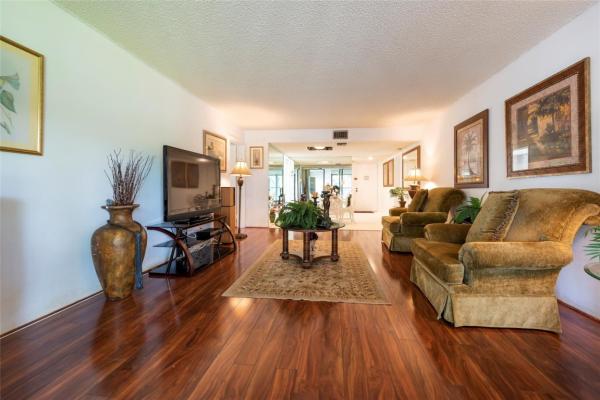 Country Club Village, 16325 Golf Club Rd #210, Weston, Florida 33326, image 1