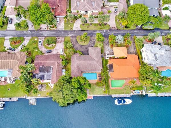Golden Isles, 631 Oleander Dr, Hallandale Beach, Florida 33009, image 1