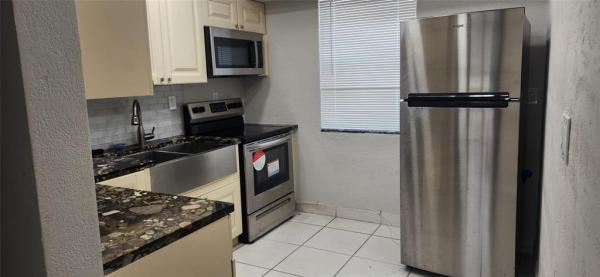 Pine Crest, 813 NE 11th Ave #3, Pompano Beach, Florida 33060, image 1