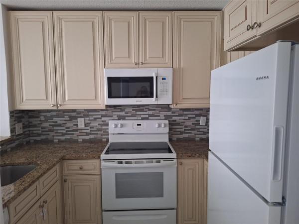 Brookfield Gardens, 501 SE 8th St #103, Deerfield Beach, Florida 33441, image 1