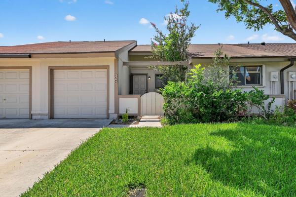 Boynton Lakes 3, 35 Winchmore Ln #35, Boynton Beach, Florida 33426, image 1