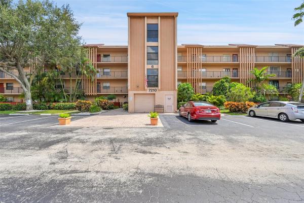 Palm Lakes, 7210 Lake Circle Dr #401, Margate, Florida 33063, image 1
