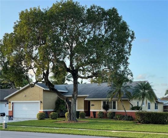 Rolling Hills Lake Estates, 8581 SW 27th Pl, Davie, Florida 33328, image 1