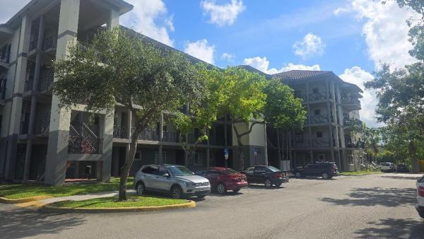 Riverside Villas At Coral Springs, 2801 Riverside Dr #104, Coral Springs, Florida 33065, image 1