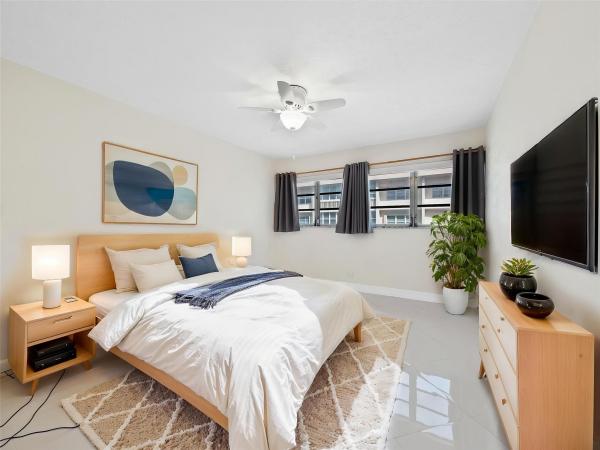 Gulfstream Garden, 329 SE 3rd St #305P, Hallandale Beach, Florida 33009, image 2