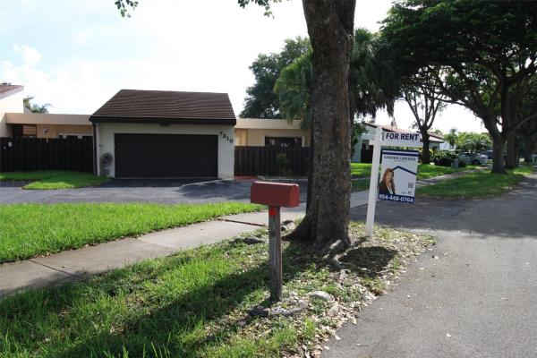 7310 Coldstream Dr, Hialeah, Florida 33015, image 1
